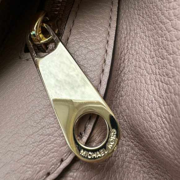 Michael Kors Soft Leather Baby Pink Purse - Picture 11 of 14